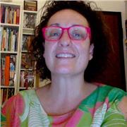 Insegnante di scuola secondaria di 1° grado con anni di esperienza, specializzata nell'insegnamento dell'italiano